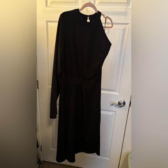 Lane Bryant Dresses & Skirts - Lane Bryant Black One-Sleeve Cold-Shoulder Dress - Size 14/16 - Chic